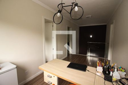 Casa de condomínio à venda com 180m², 3 quartos e 2 vagasEscritório