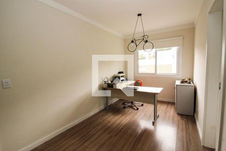 Casa de condomínio à venda com 180m², 3 quartos e 2 vagasEscritório