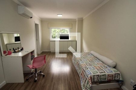 Casa de condomínio à venda com 180m², 3 quartos e 2 vagasSuíte 2