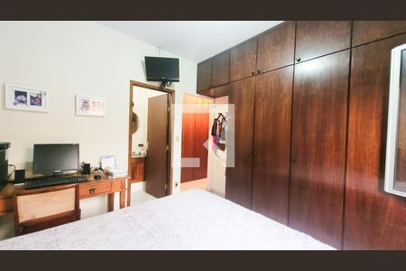 Casa à venda com 130m², 3 quartos e 4 vagas Casa à venda com 130m², 3 quartos e 4 vagasSuite