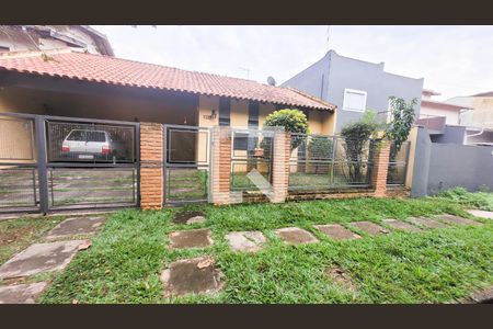 Casa à venda com 130m², 3 quartos e 4 vagas Casa à venda com 130m², 3 quartos e 4 vagasFachada