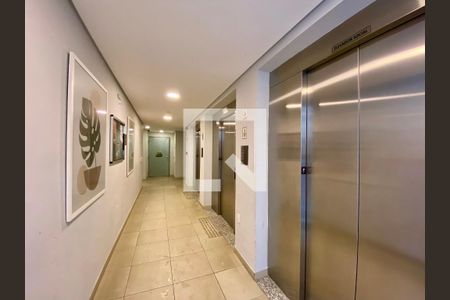 Apartamento para alugar com 55m², 2 quartos e 1 vaga Apartamento para alugar com 55m², 2 quartos e 1 vagaÁrea comum - Elevadores