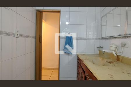 Casa à venda com 111m², 2 quartos e 2 vagas Casa à venda com 111m², 2 quartos e 2 vagasBanheiro