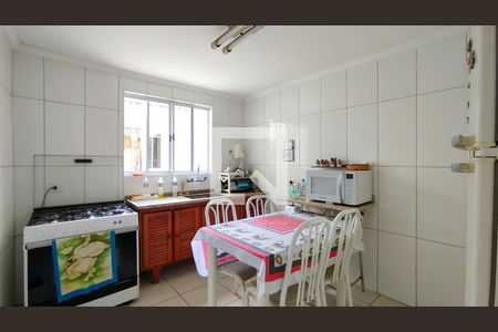 Casa à venda com 111m², 2 quartos e 2 vagas Casa à venda com 111m², 2 quartos e 2 vagasCozinha