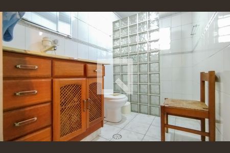 Casa à venda com 111m², 2 quartos e 2 vagas Casa à venda com 111m², 2 quartos e 2 vagasBanheiro