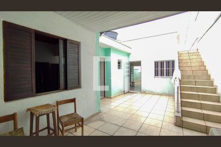 Casa à venda com 111m², 2 quartos e 2 vagas Casa à venda com 111m², 2 quartos e 2 vagasQuintal