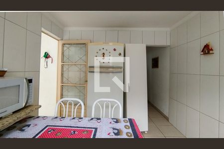 Casa à venda com 111m², 2 quartos e 2 vagas Casa à venda com 111m², 2 quartos e 2 vagasCozinha