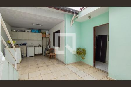 Casa à venda com 111m², 2 quartos e 2 vagas Casa à venda com 111m², 2 quartos e 2 vagasQuintal