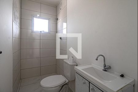 banheiro social de casa para alugar com 1 quarto, 40m² em Parque Bristol, São Paulo