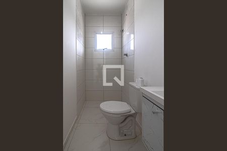 banheiro social de casa para alugar com 1 quarto, 40m² em Parque Bristol, São Paulo
