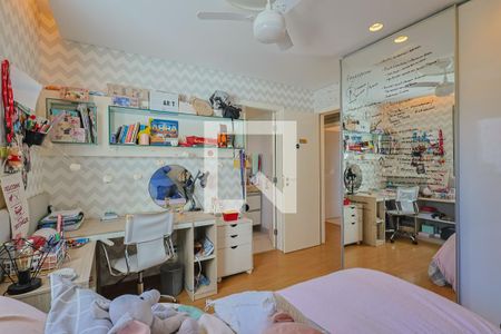 Apartamento à venda com 201m², 4 quartos e 3 vagasQuarto 2