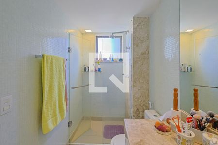 Apartamento à venda com 201m², 4 quartos e 3 vagasBanheiro Quarto 2