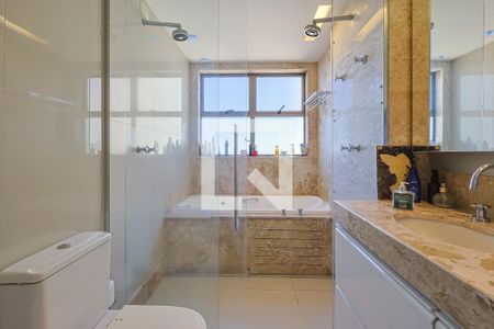 Apartamento à venda com 201m², 4 quartos e 3 vagasBanheiro Quarto 3