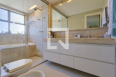 Apartamento à venda com 201m², 4 quartos e 3 vagasBanheiro Quarto 3