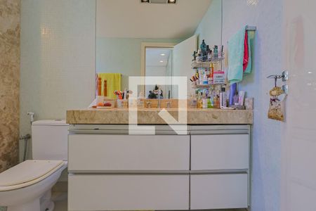 Apartamento à venda com 201m², 4 quartos e 3 vagasBanheiro Quarto 2