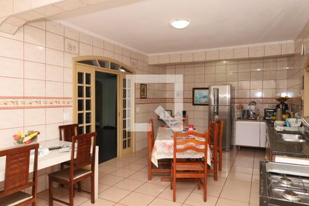 Casa à venda com 440m², 4 quartos e 4 vagasCozinha 