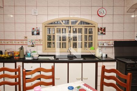 Casa à venda com 440m², 4 quartos e 4 vagasCozinha 