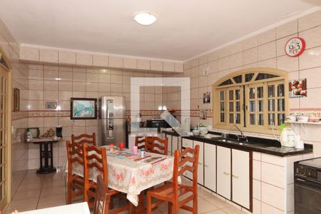 Casa à venda com 440m², 4 quartos e 4 vagasCozinha 