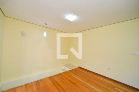 Sala 2 de casa para alugar com 4 quartos, 234m² em Vila Jardim, Porto Alegre