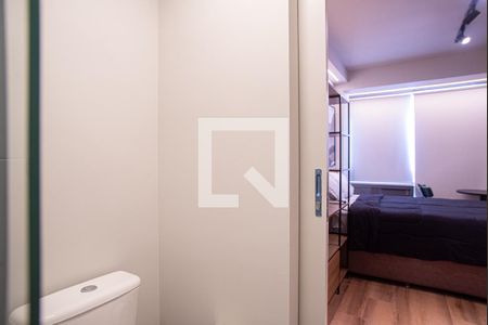 Banheiro de kitnet/studio para alugar com 1 quarto, 22m² em Bela Vista, São Paulo