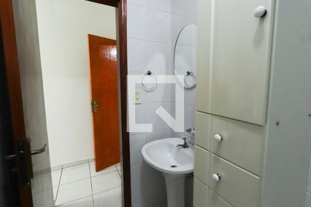 Casa à venda com 120m², 2 quartos e 2 vagasBanheiro Corredor