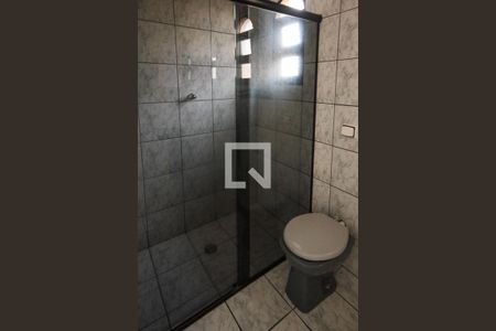 Banheiro de casa para alugar com 3 quartos, 100m² em Jardim Teresa, São Paulo