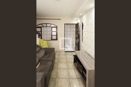 Sala de casa para alugar com 3 quartos, 100m² em Jardim Teresa, São Paulo