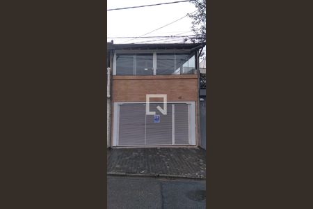 Casa para alugar com 120m², 2 quartos e 2 vagas Casa para alugar com 120m², 2 quartos e 2 vagasFachada