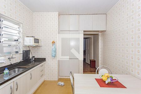 Casa à venda com 200m², 3 quartos e 6 vagas