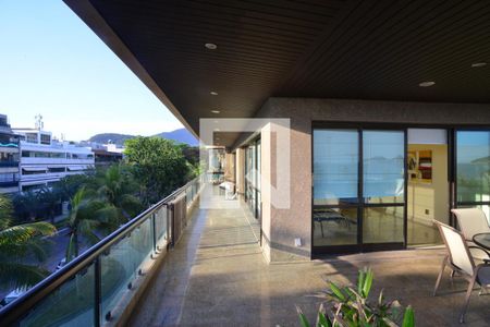 Varanda de apartamento à venda com 4 quartos, 377m² em Barra da Tijuca, Rio de Janeiro