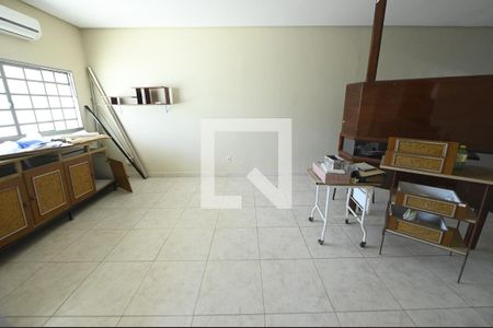 Casa para alugar com 400m², 4 quartos e 4 vagas Casa para alugar com 400m², 4 quartos e 4 vagasEscritório