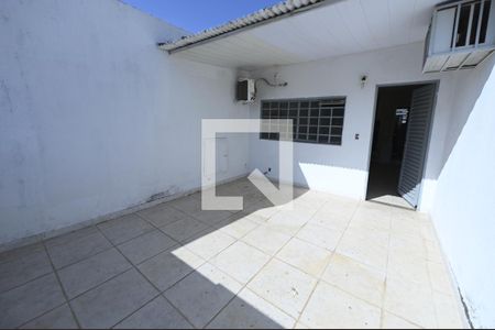 Casa para alugar com 400m², 4 quartos e 4 vagas Casa para alugar com 400m², 4 quartos e 4 vagasQuintal