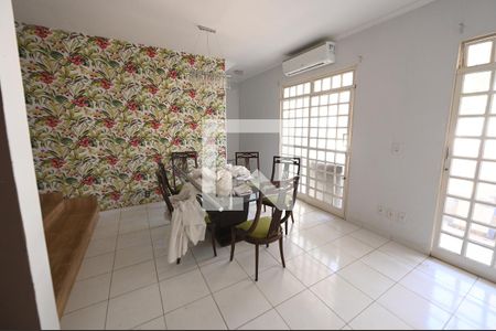 Casa para alugar com 400m², 4 quartos e 4 vagas Casa para alugar com 400m², 4 quartos e 4 vagasSala