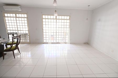 Casa para alugar com 400m², 4 quartos e 4 vagas Casa para alugar com 400m², 4 quartos e 4 vagasSala