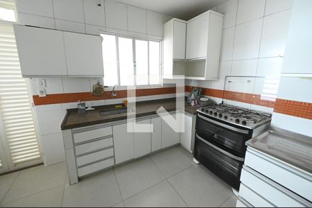 Casa para alugar com 400m², 4 quartos e 4 vagas Casa para alugar com 400m², 4 quartos e 4 vagasCozinha