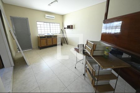 Casa para alugar com 400m², 4 quartos e 4 vagas Casa para alugar com 400m², 4 quartos e 4 vagasEscritório