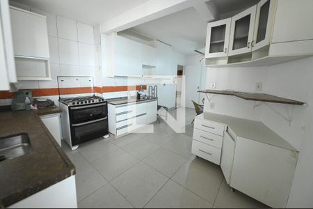 Casa para alugar com 400m², 4 quartos e 4 vagas Casa para alugar com 400m², 4 quartos e 4 vagasCozinha