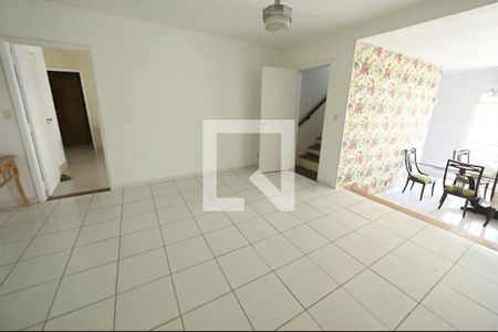 Casa para alugar com 400m², 4 quartos e 4 vagas Casa para alugar com 400m², 4 quartos e 4 vagasSala