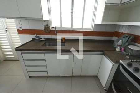 Casa para alugar com 400m², 4 quartos e 4 vagas Casa para alugar com 400m², 4 quartos e 4 vagasCozinha