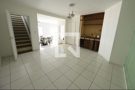 Casa para alugar com 400m², 4 quartos e 4 vagas Casa para alugar com 400m², 4 quartos e 4 vagasSala