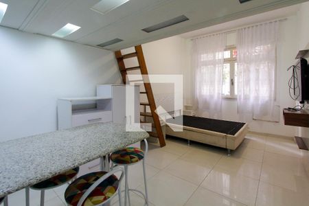 Sala de kitnet/studio para alugar com 1 quarto, 30m² em Barra da Tijuca, Rio de Janeiro