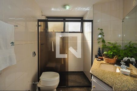 Apartamento à venda com 226m², 4 quartos e 4 vagasBanheiro