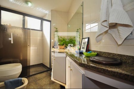 Apartamento à venda com 226m², 4 quartos e 4 vagasBanheiro