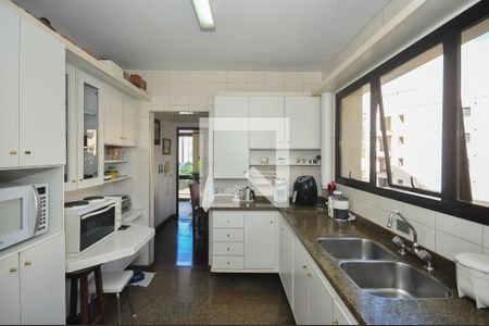 Apartamento à venda com 226m², 4 quartos e 4 vagasCozinha