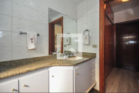 Apartamento à venda com 226m², 4 quartos e 4 vagasBanheiro Suíte 1