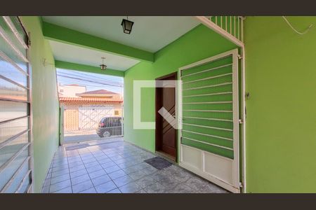 Casa à venda com 225m², 3 quartos e 3 vagas Casa à venda com 225m², 3 quartos e 3 vagasEntrada