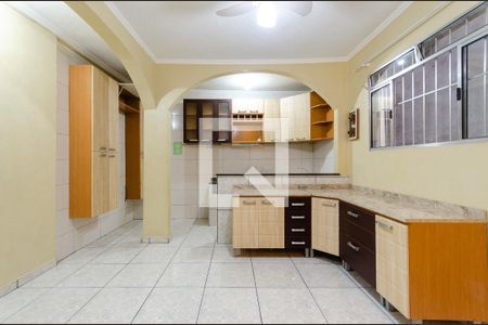 Casa para alugar com 120m², 2 quartos e 1 vaga Casa para alugar com 120m², 2 quartos e 1 vagaCozinha - copa