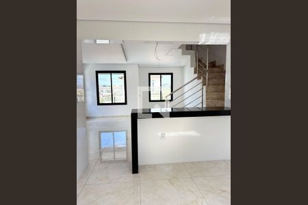 Casa à venda com 3 quartos, 170m² em Morro do Confisco, Contagem