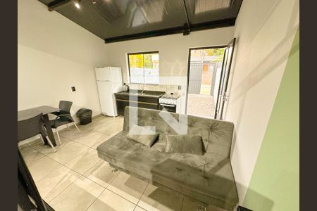 Sala de TV de casa para alugar com 1 quarto, 32m² em São João do Rio Vermelho, Florianópolis