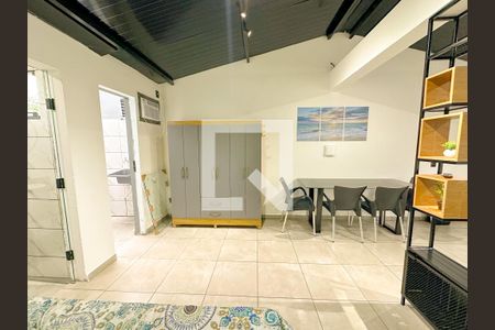 Casa para alugar com 32m², 1 quarto e 1 vagaQuarto